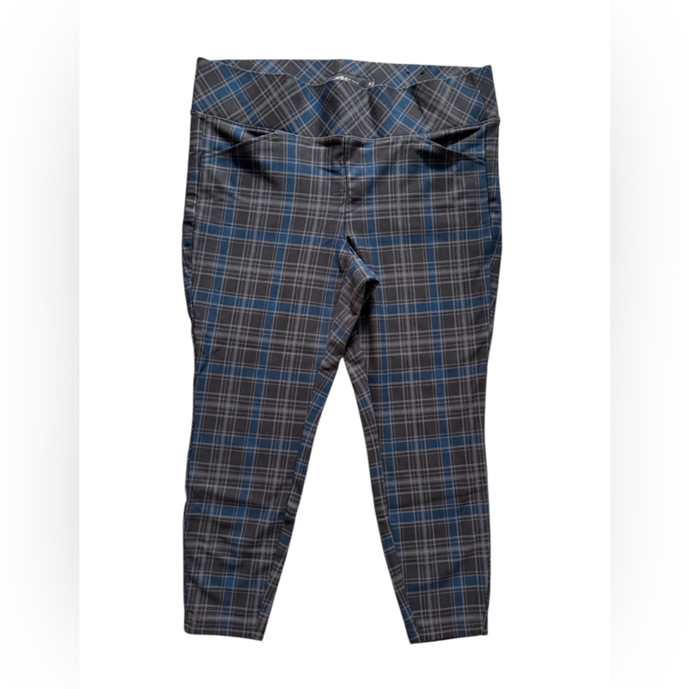 Women’s Studio by Torrid Pull-on Pocket Pixie Plaid Gray and Blue Size 2R
